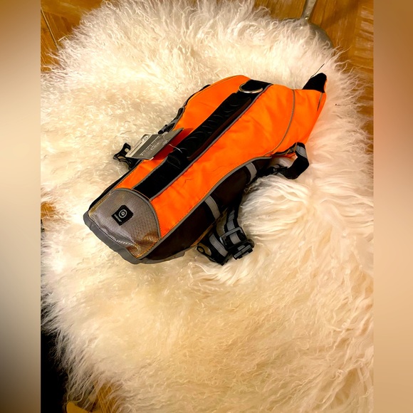 BNWT Silver Paw dog life jacket in small suitable for smaller dogs!! - Picture 1 of 9